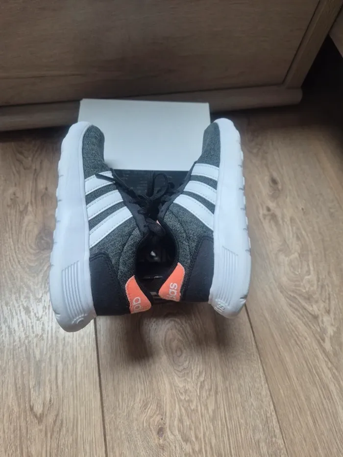 Chaussures baskets adidas lite racer K pointure 28 état neuves - photo numéro 5