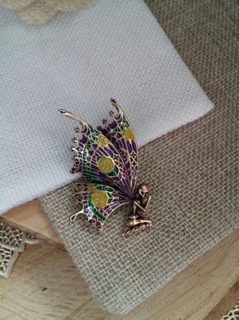 Broche fée émaillée 💜.