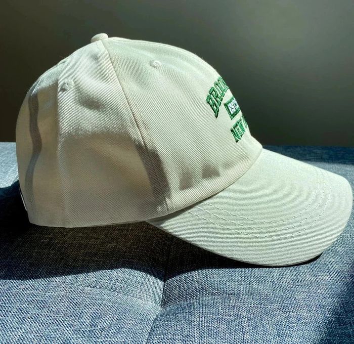 Casquette de baseball / casual brodée Brooklyn New York Beige NYC NЕUF - photo numéro 3
