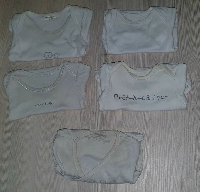Lot bodies bébé mixte