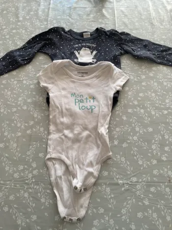 Lot bodys 18 mois