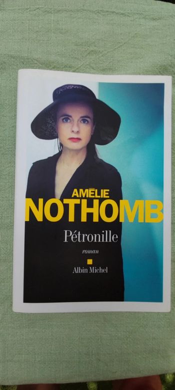 Livre Pétronille d'Amélie Nothomb