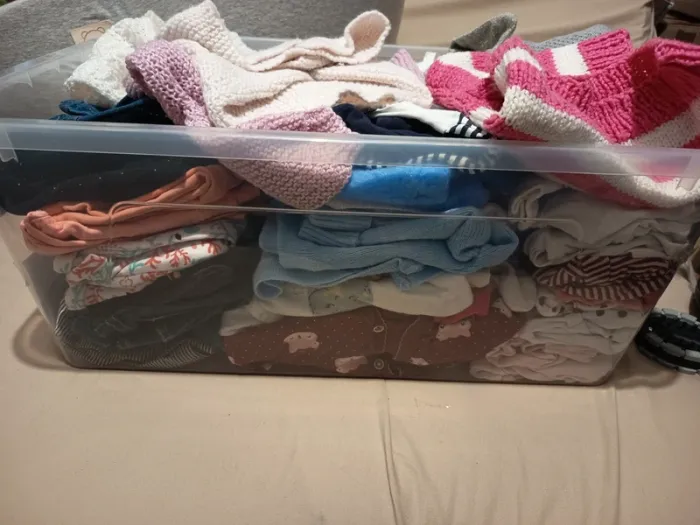 Lot 87 vêtements fille taille 3 mois