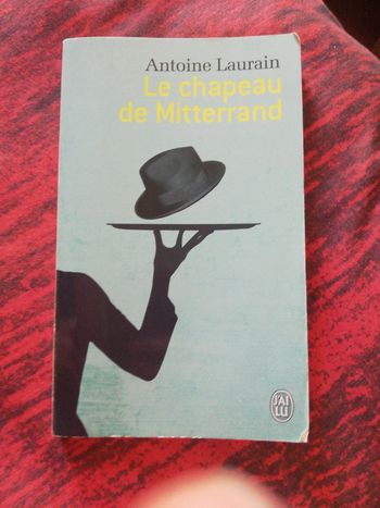 Livre le chapeau de Mitterand