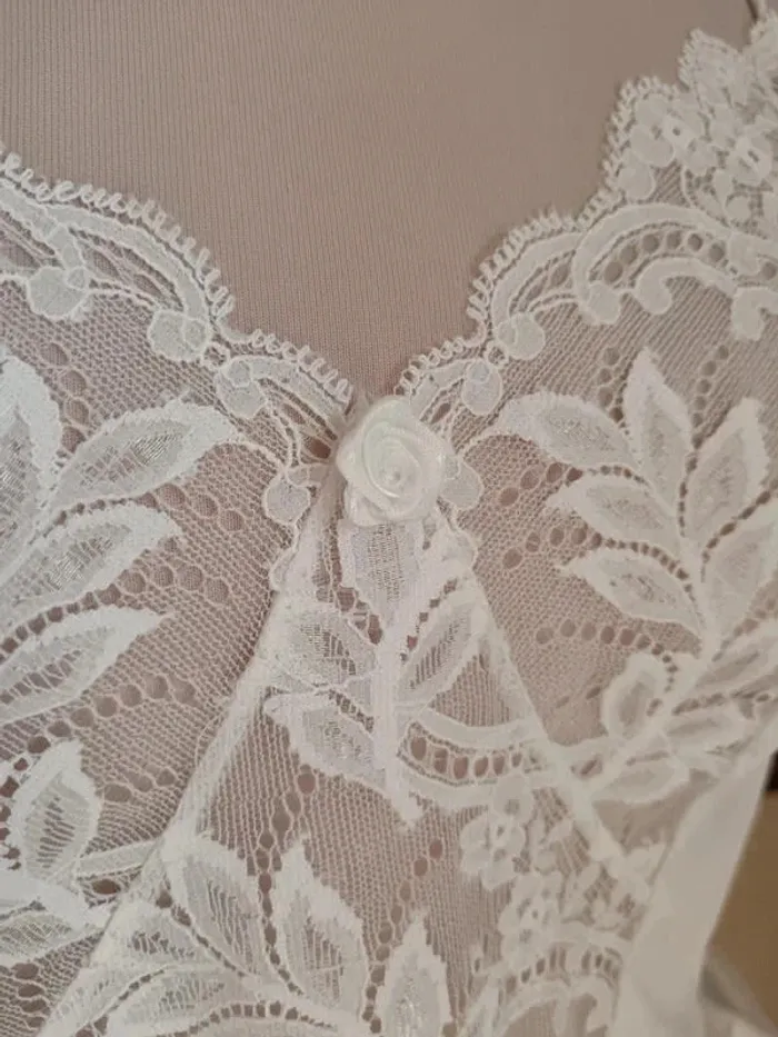 Débardeur blanc dentelle blanche volants - photo numéro 5