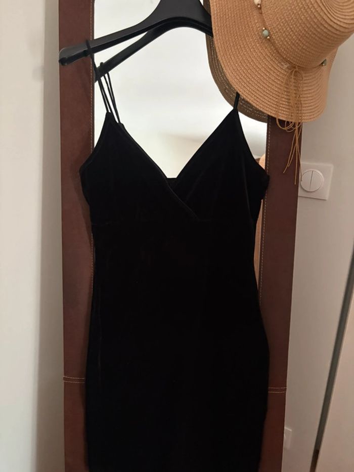 Robe en velours noir de la marque shein