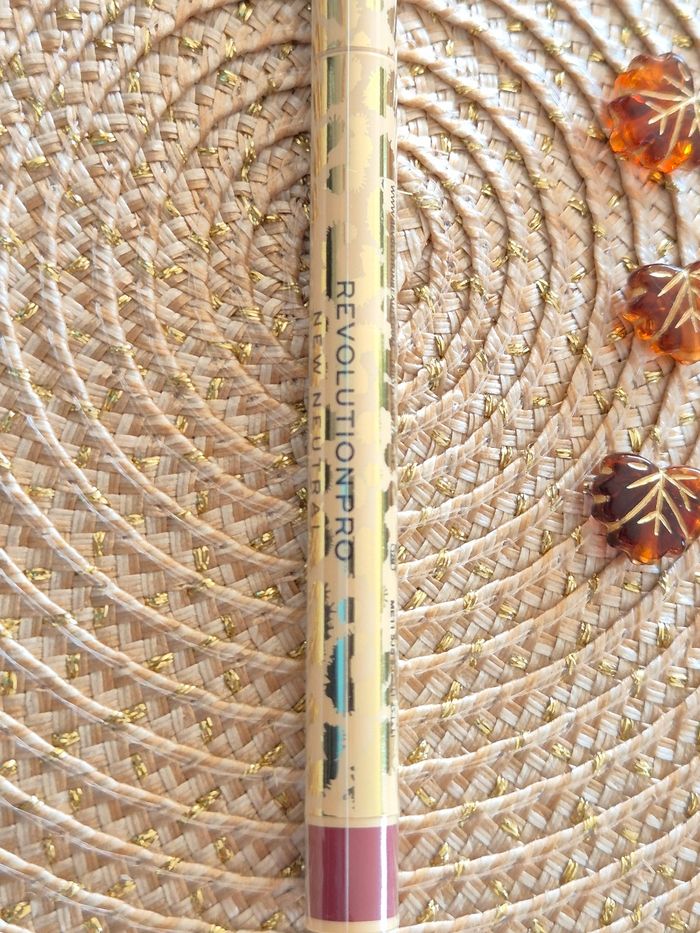 Rouge à lèvres  + crayon lèvres revolution pro - photo numéro 3