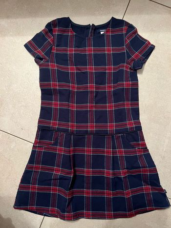 Robe à carreaux bleu et rouge