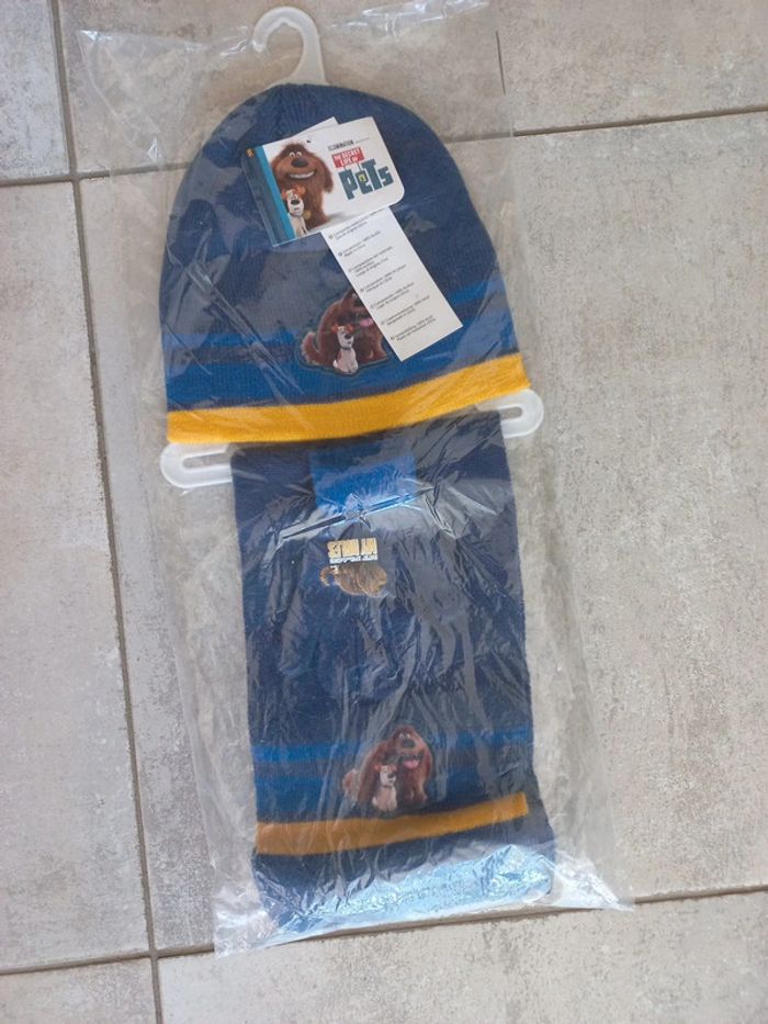 Ensemble hiver bonnet écharpes gants neufs