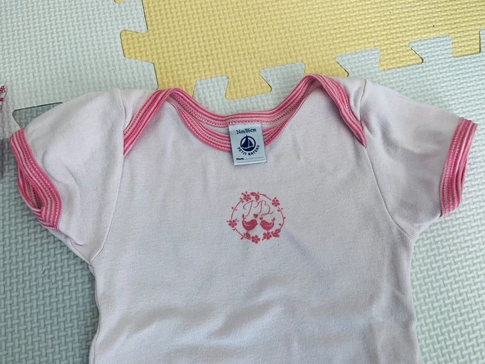 Lot de 2 bodies MC Petit Bateau 24M - photo numéro 5