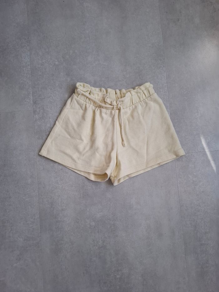 Short zara 4/5 ans