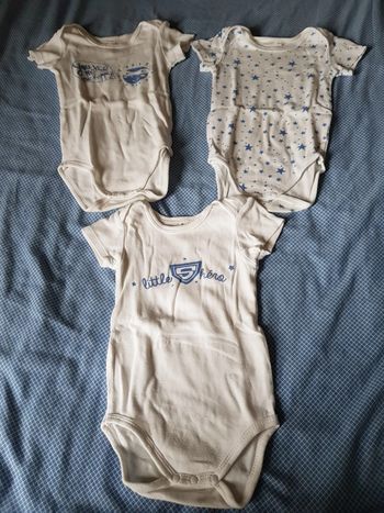 Lot bodies manches courtes 12 mois