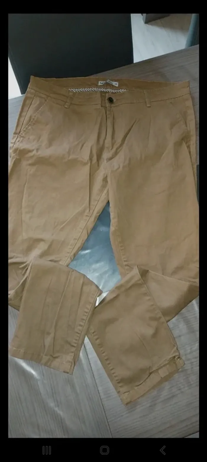 Chino homme neuf taille 46. La bonne couleur est celle de la 1ere photo - photo numéro 5