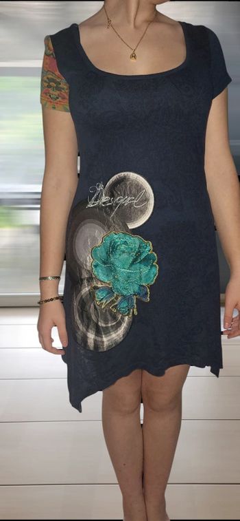 Robe noire Desigual avec broderie florale turquoise