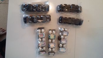 Differents bracelets et collier