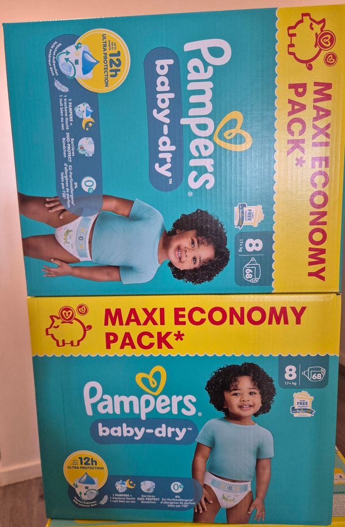2 cartons de couches pampers taille 8