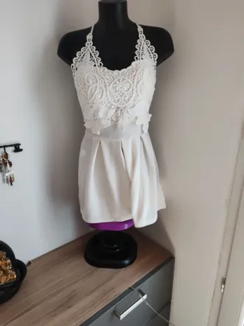 Combi short t38croisé blanche dentelle sur le buste
