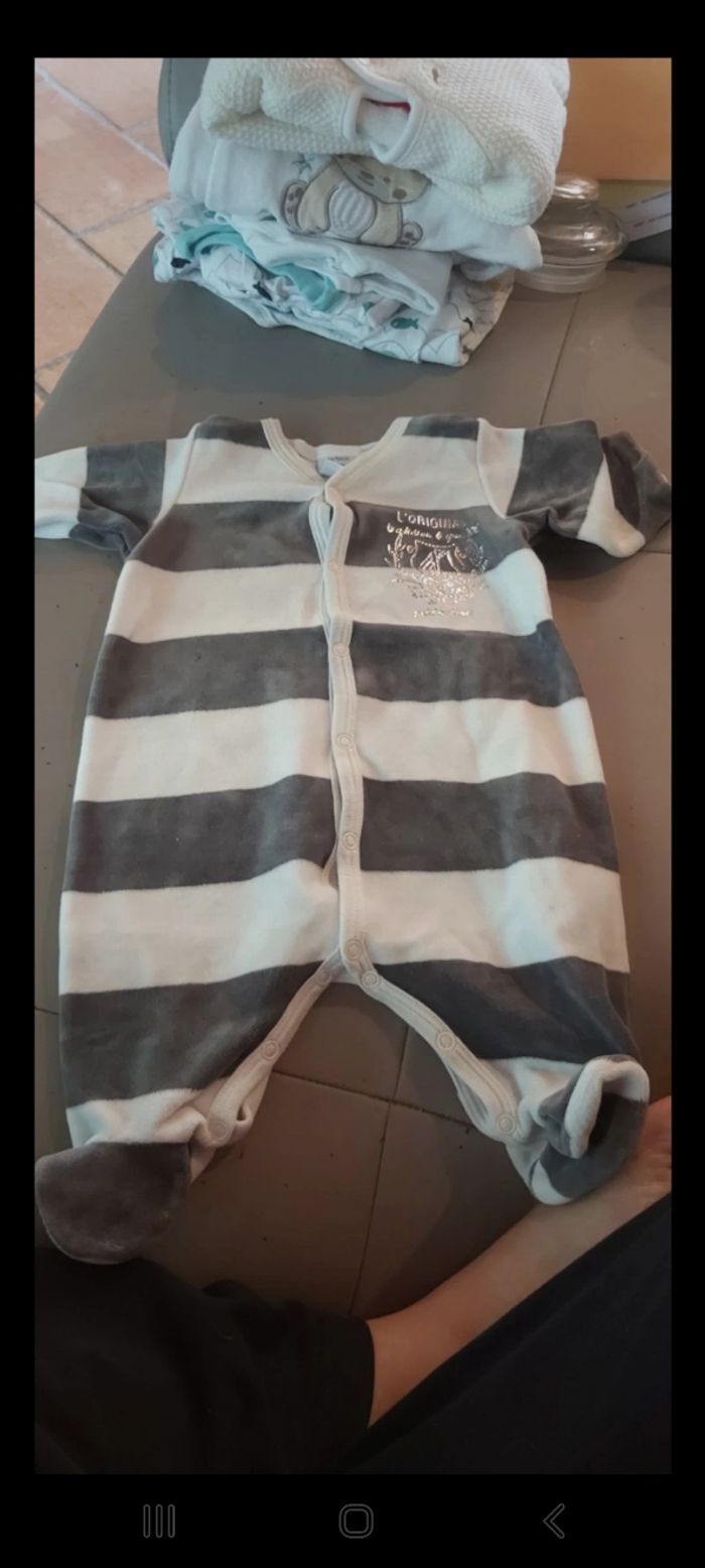 Pyjama 1 mois - photo numéro 2