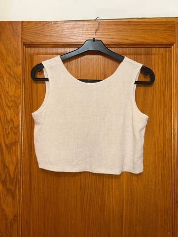 Top beige avec dos en col V