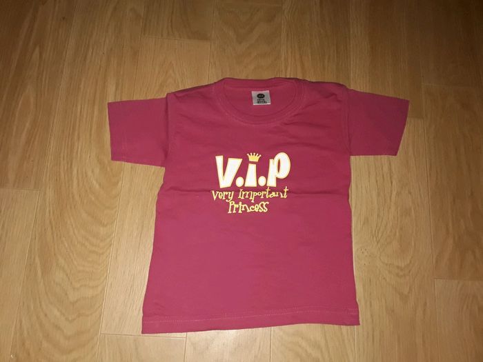 🌺 Tee Shirt Fushia V.I.P. en 4 ans 🌺 - photo numéro 5