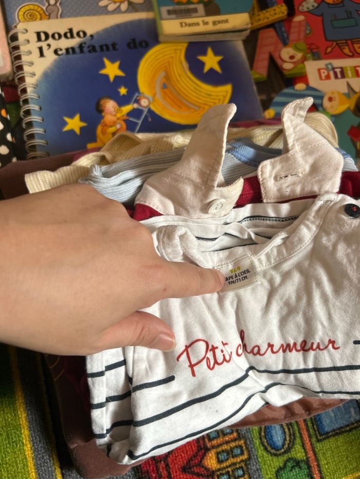 Mot 6/12 mois livres cartonnés décoration et quelques vêtements - photo numéro 9