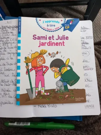 Livre en tbe sami et Julie jardinent