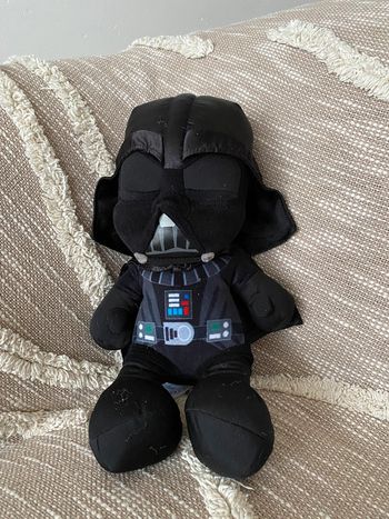 Peluche doudou 30cm Disney Star Wars Dark vador noir très bon état