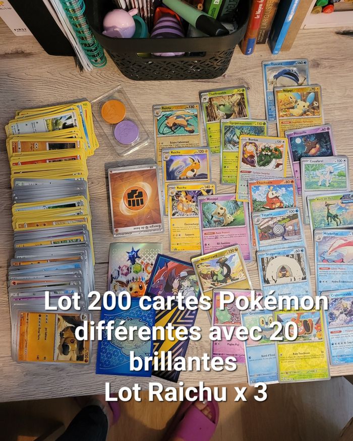 Lot cartes Pokémon différentes avec brillantes