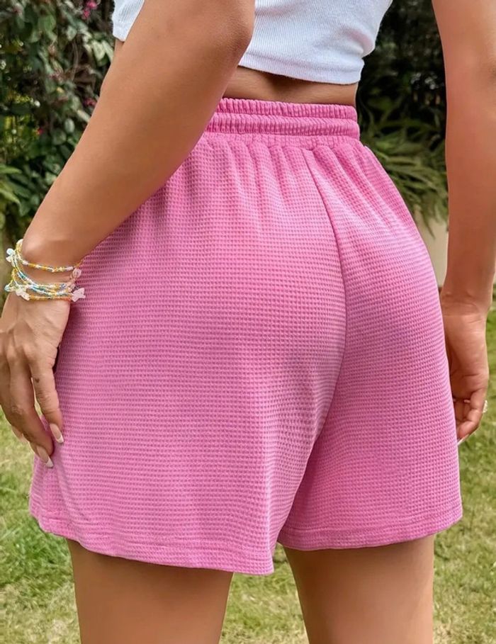 Short rose , tendance , taille M , neuf , idée cadeau - photo numéro 2