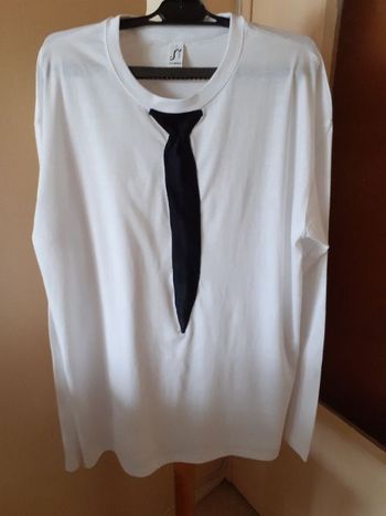 Tee-shirt manche longue taille L & fausse cravate