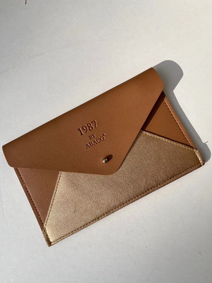 Pochette portefeuille style enveloppe - marron et doré
