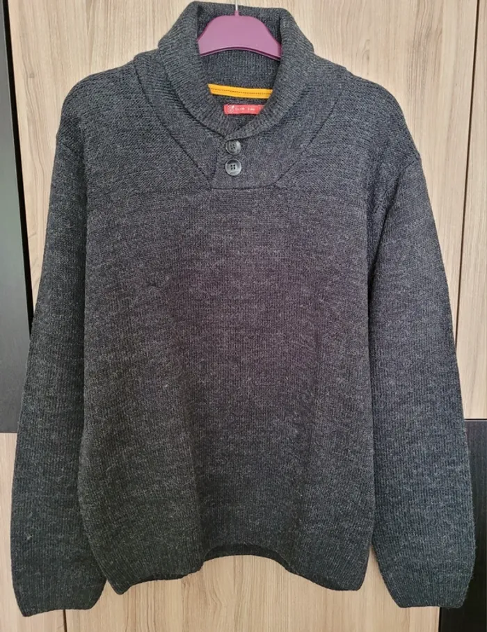 Pull col à boutons