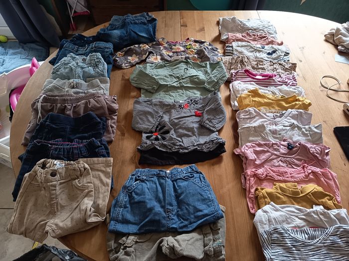 Gros lot de vêtements fille 18 mois - photo numéro 2