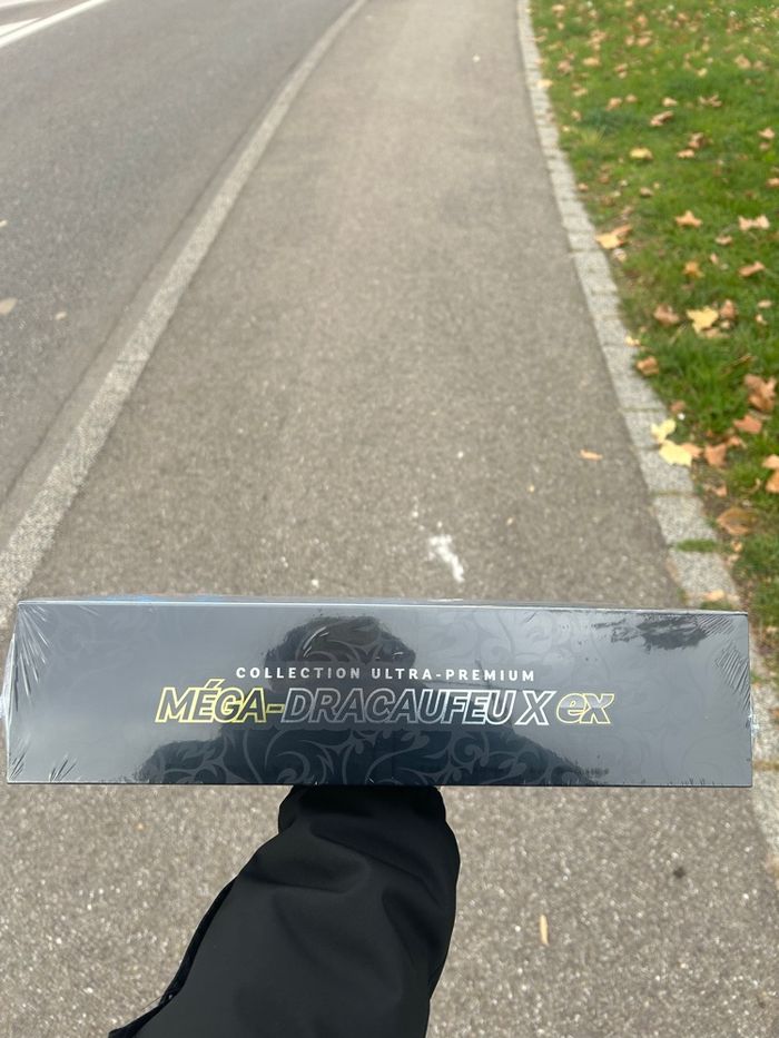 UPC Pokémon Dracaufeu flammes fantasmagoriques - photo numéro 3