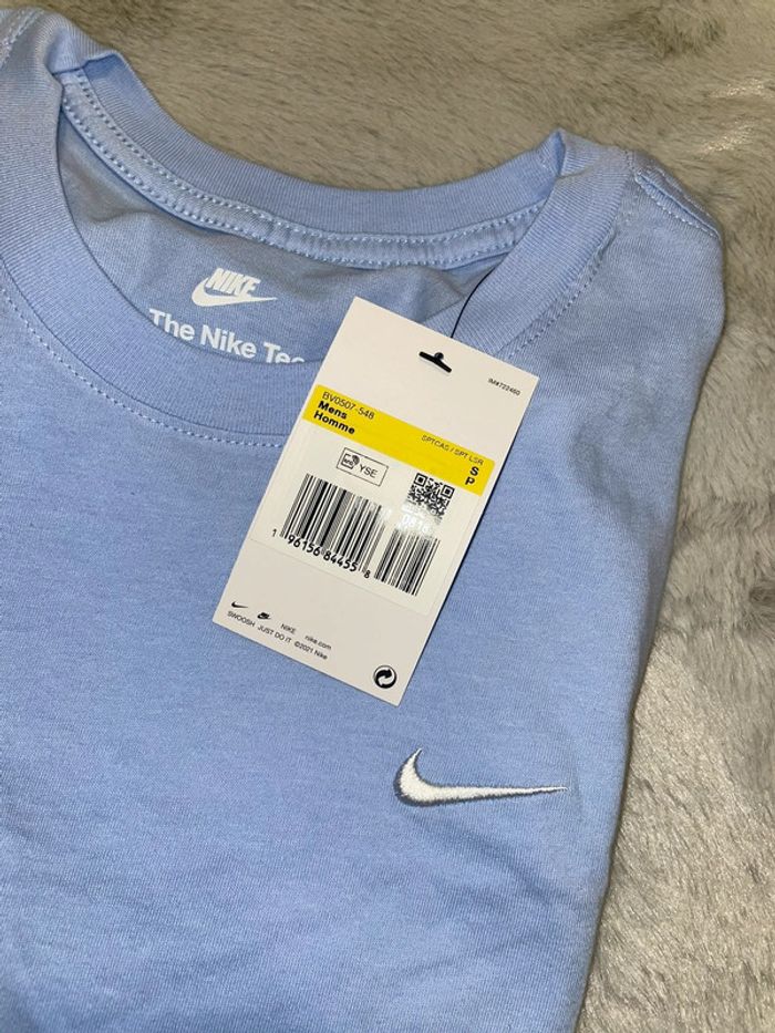 T-shirt Nike bleu logo brodé 🩵 Taille S - photo numéro 2