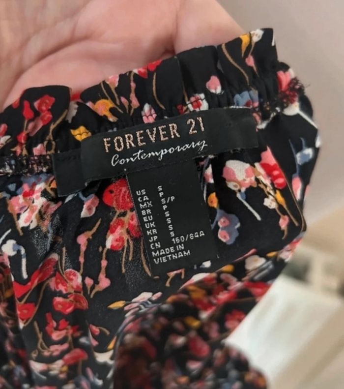 Robe fleurie, noire et rouge, Forever21 - photo numéro 16