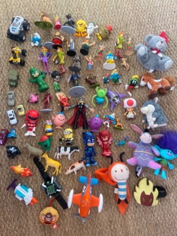 Lot de 70 figurines, peluches environ