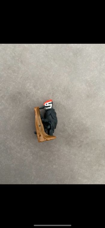 Figurine oiseau piqueur