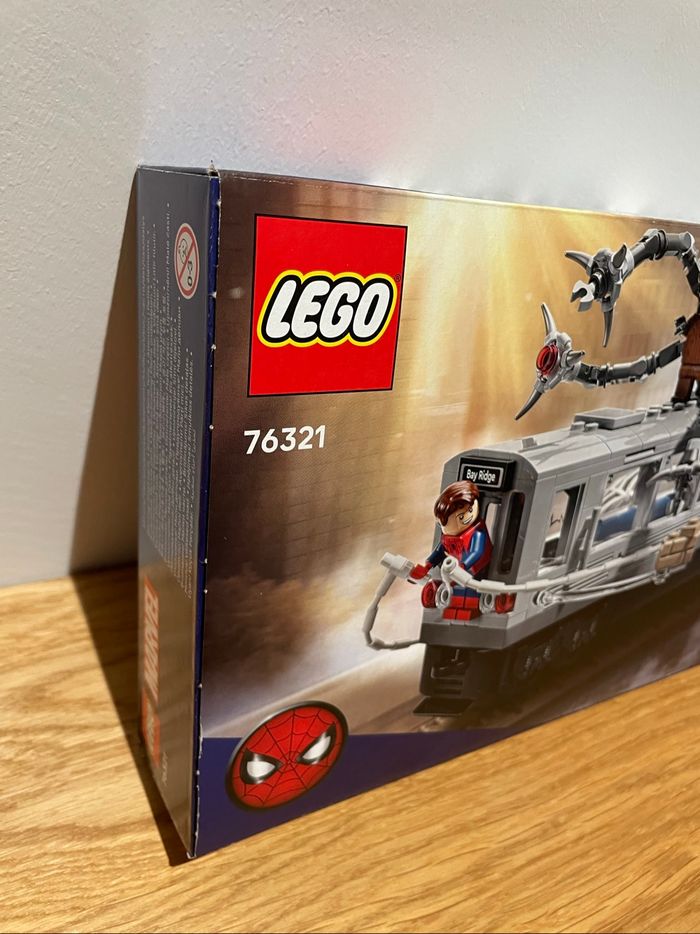 Lego Marvel 76321 La scène du train de Spider-Man et Docteur Octopus - photo numéro 5