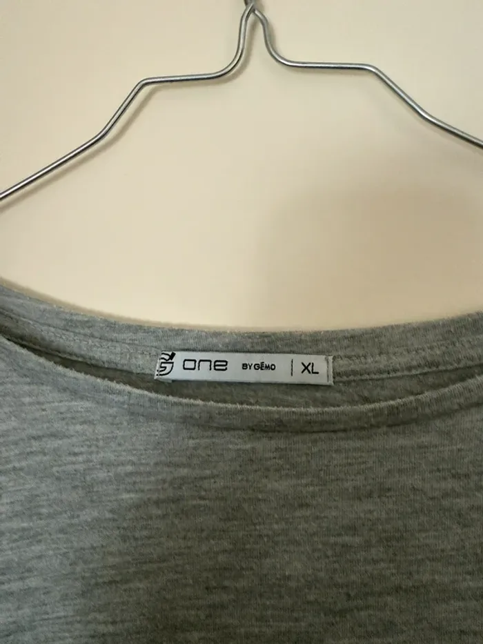 T-shirt gris - photo numéro 2
