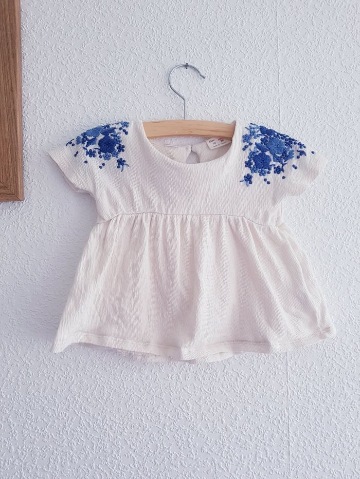Zara - Blouse à manches courtes - Motifs brodés
