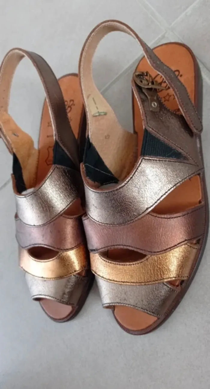 Sandales GBB cuir multicolores – Pointure 35 – Très bon état - photo numéro 2