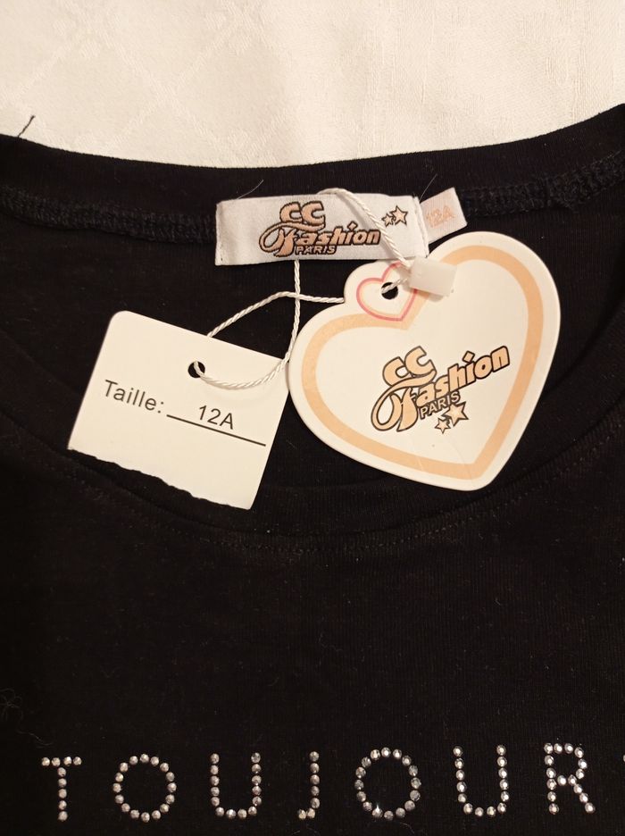 Taille 12 ans pull noir manche courte ou tunique voir photos neuf jamais porté magnifique avec fermeture et strass brillant - photo numéro 7