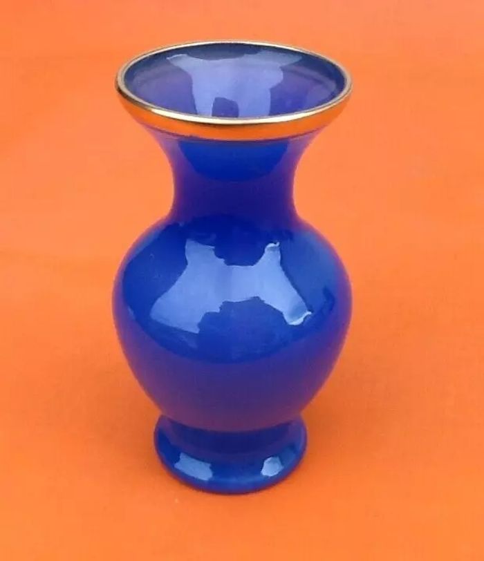 Années 1960 Vase balustre sur piédouche Opaline bleue col avec dorure - photo numéro 2