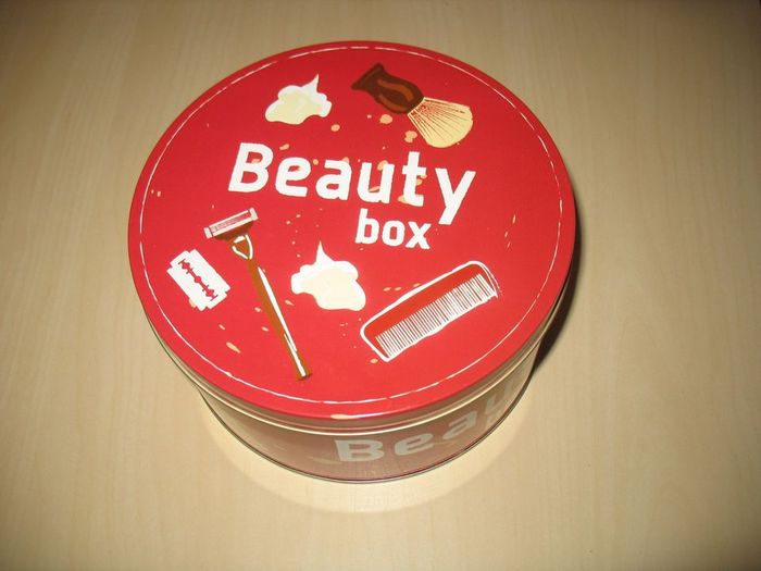 BOITE RONDE ROUGE EN MÉTAL "BEAUTY BOX" - NEUVE - n°03