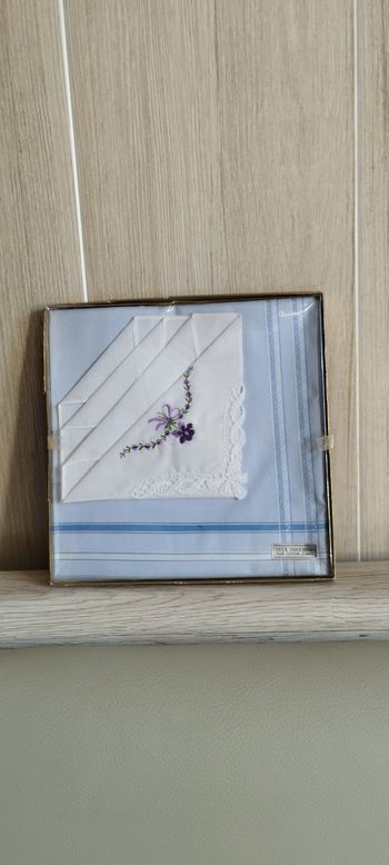 Deux mouchoirs brodés