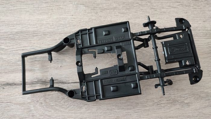 Châssis inférieur 3011-3959 pièce Ferrari gto 1962 miniature maquette 1/18 1/18e Bburago burago #B73 - photo numéro 2