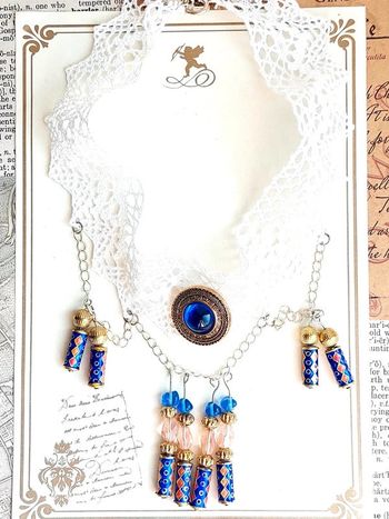 Magnifique collier broderie blanche style vintage victorien