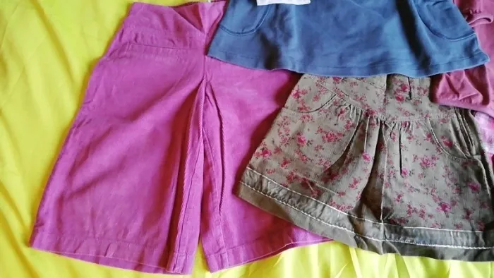 Lot jupes et t-shirts fille - photo numéro 3