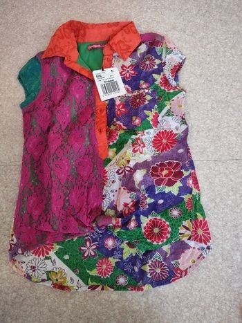 Chemise coloré et fleuri avec dentelle Desigual
